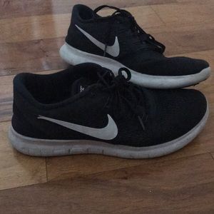 Black Nike free runs